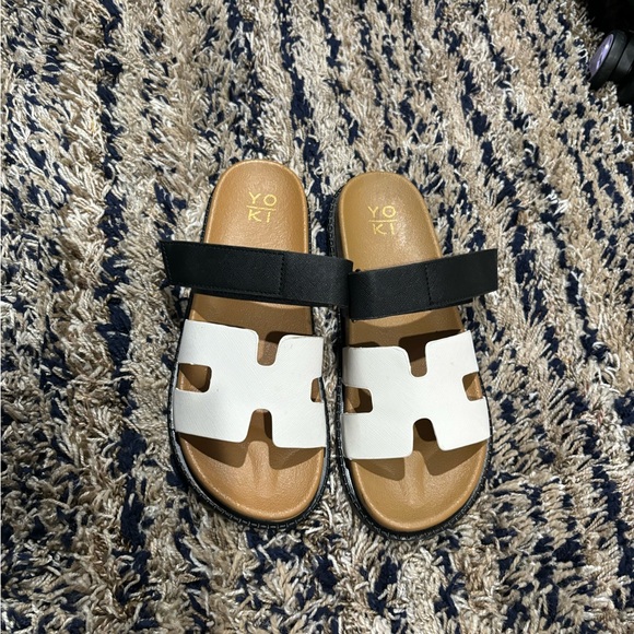 Sandals - Picture 3 of 3